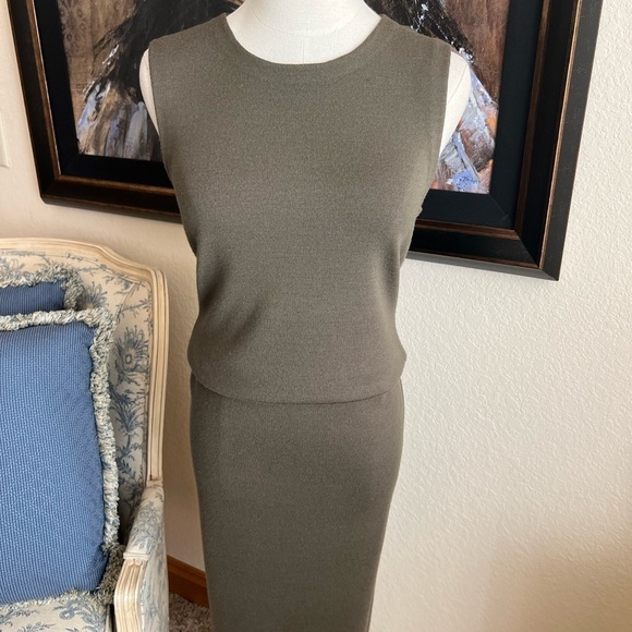 Like New Theory Olive Maxi Dress Size M 100% Wool - Picture 3 of 7